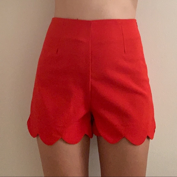 Scalloped Red High Waisted Shorts - Picture 4 of 4